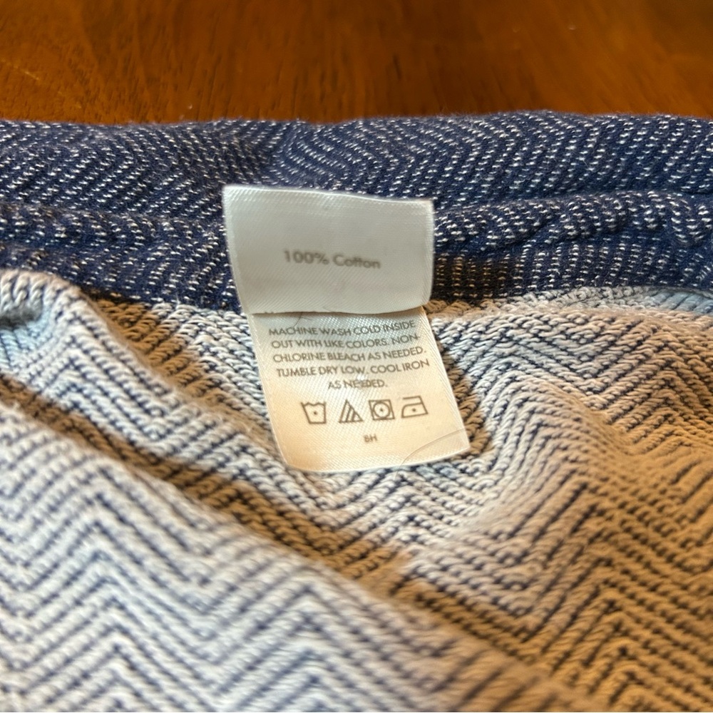 Hanna Andersson Herringbone Boys Layer | Soft Textured Cotton | Boys Size 5(110) - Picture 9 of 11